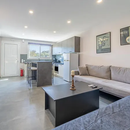 Starry Sky Luxury 2 Apartamento Lefkímmi